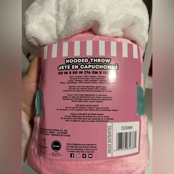 SOLD-Hello Kitty Hooded Throw - Picture 3 of 3